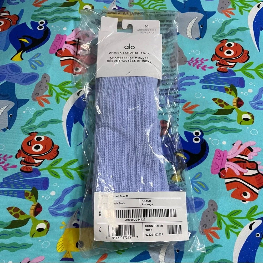 New Alo Yoga Unisex Scrunch Socks in Seashell Blue